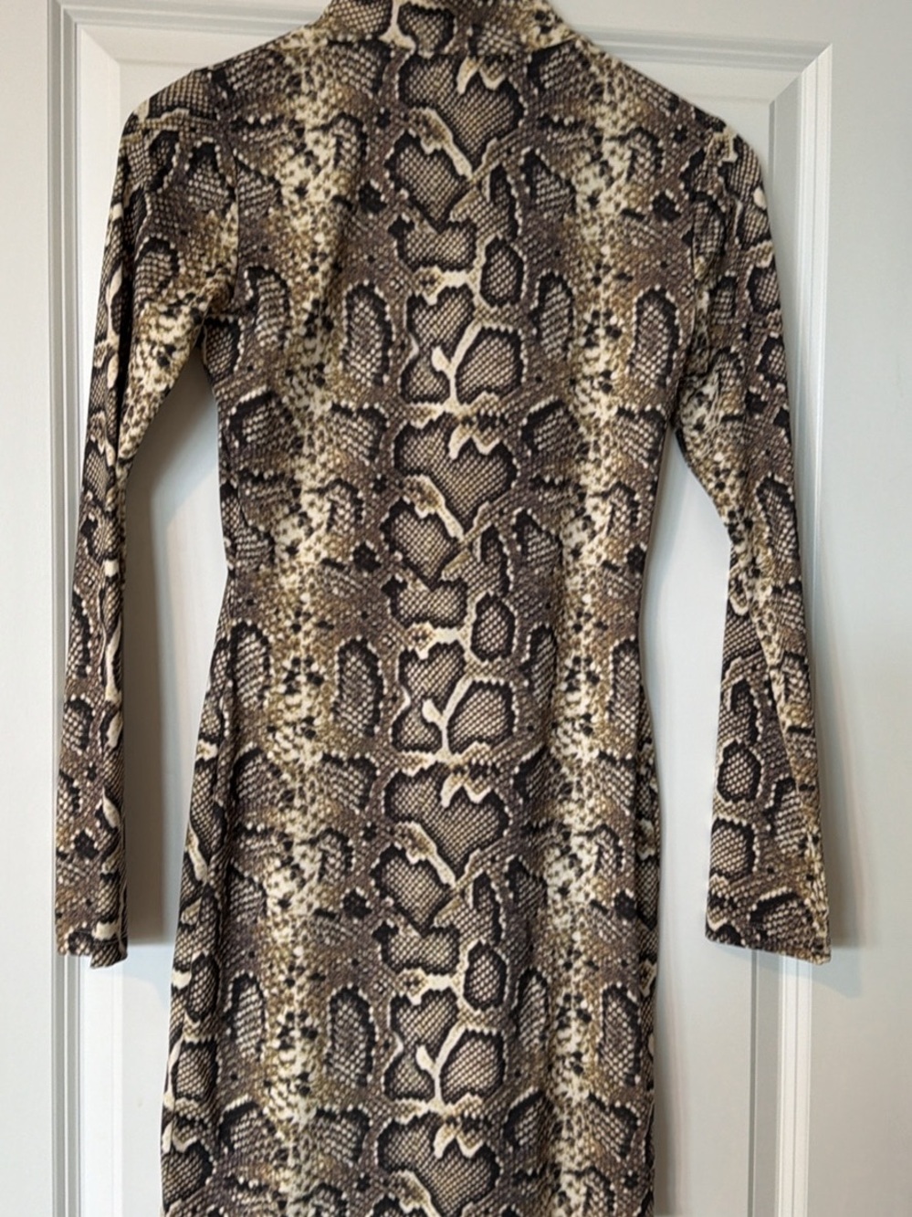 Midi Dress in Snake Print Brown - Stylish Long Sleeve Bodycon